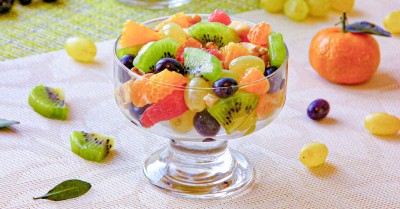 Освежавајућа ужина направљена од сезонског воћа